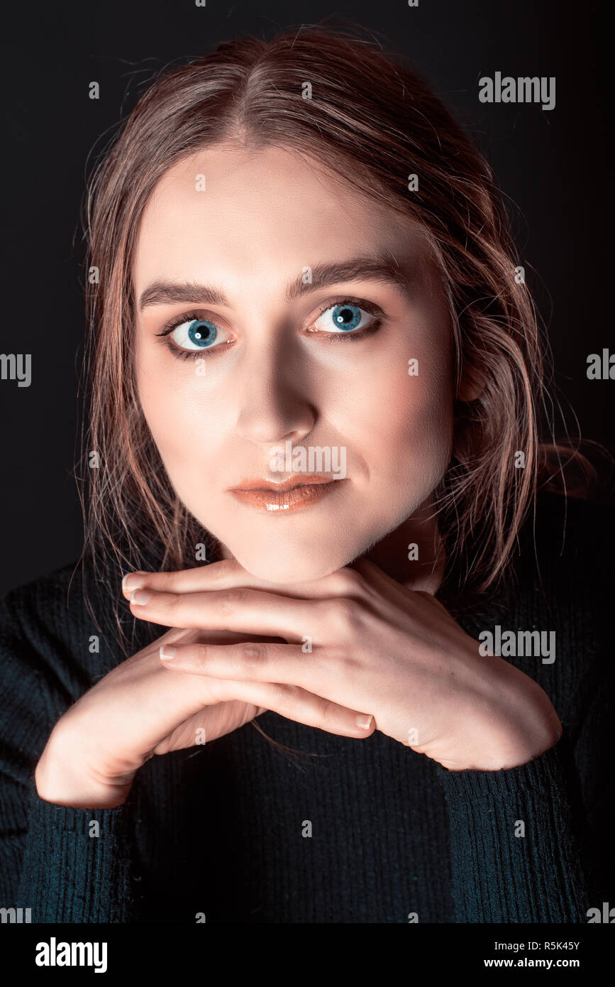 Ritratto di una giovane donna bionda Foto Stock