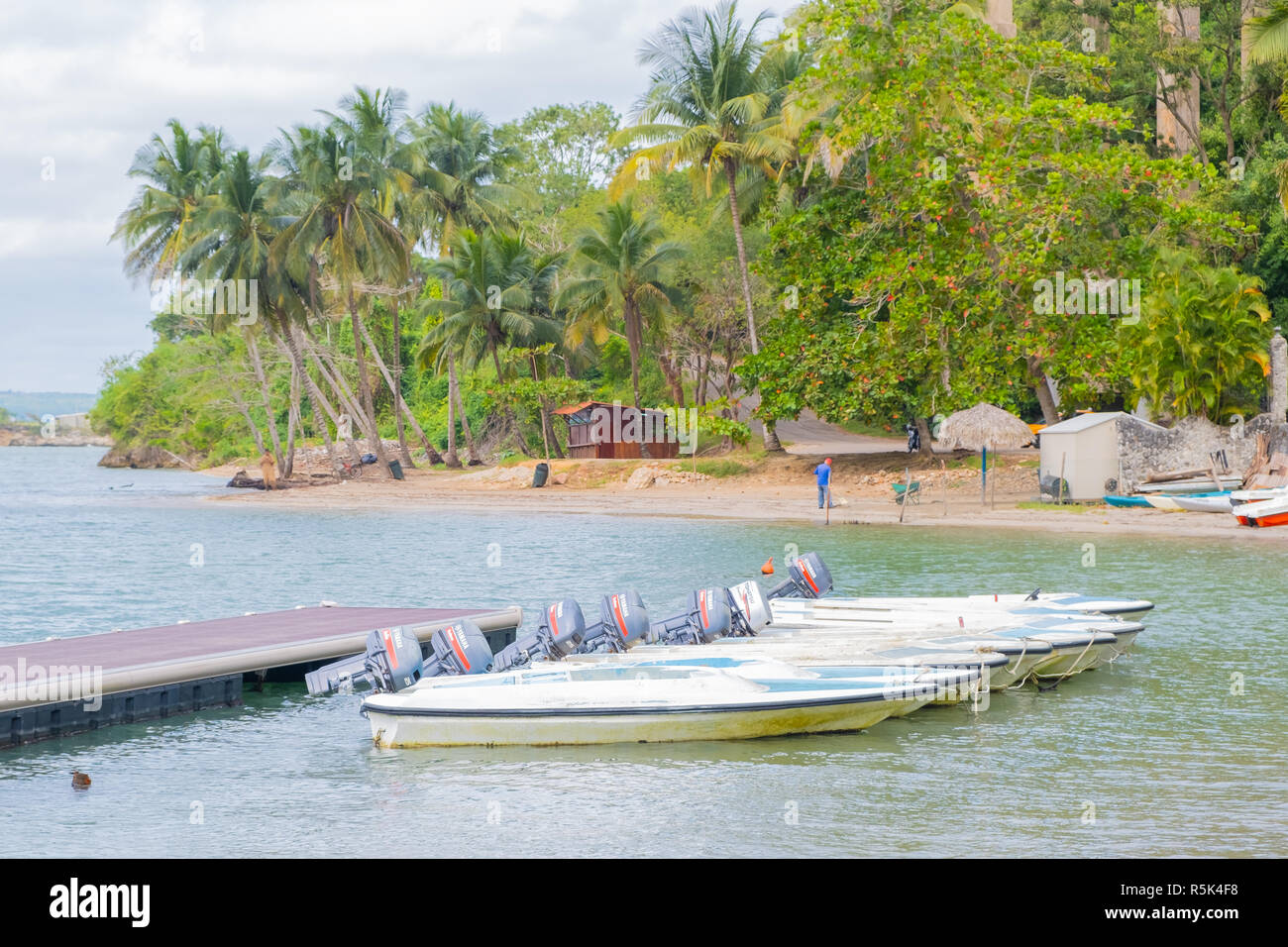 Motoscafi per turisti sit ancorato sul fiume Canimar vicino alla città di Matanzas Cuba. Foto Stock