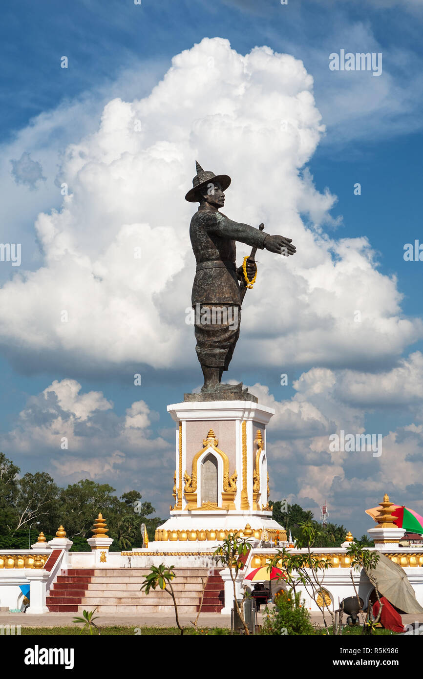 Chao fa ngum statua in Vientiane Foto Stock