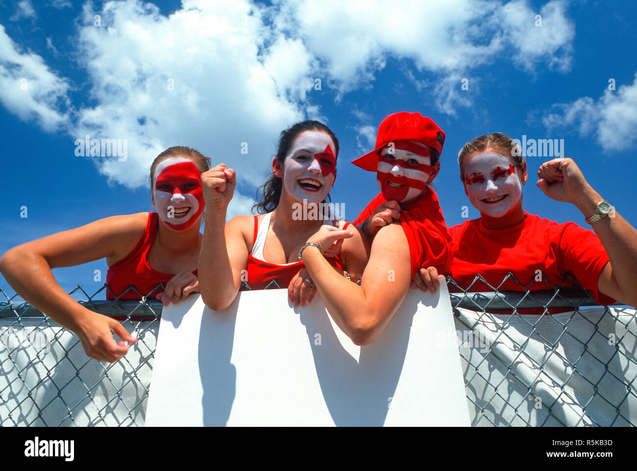 Entusiasti appassionati di sport con facce dipinte in una partita di calcio, STATI UNITI D'AMERICA Foto Stock
