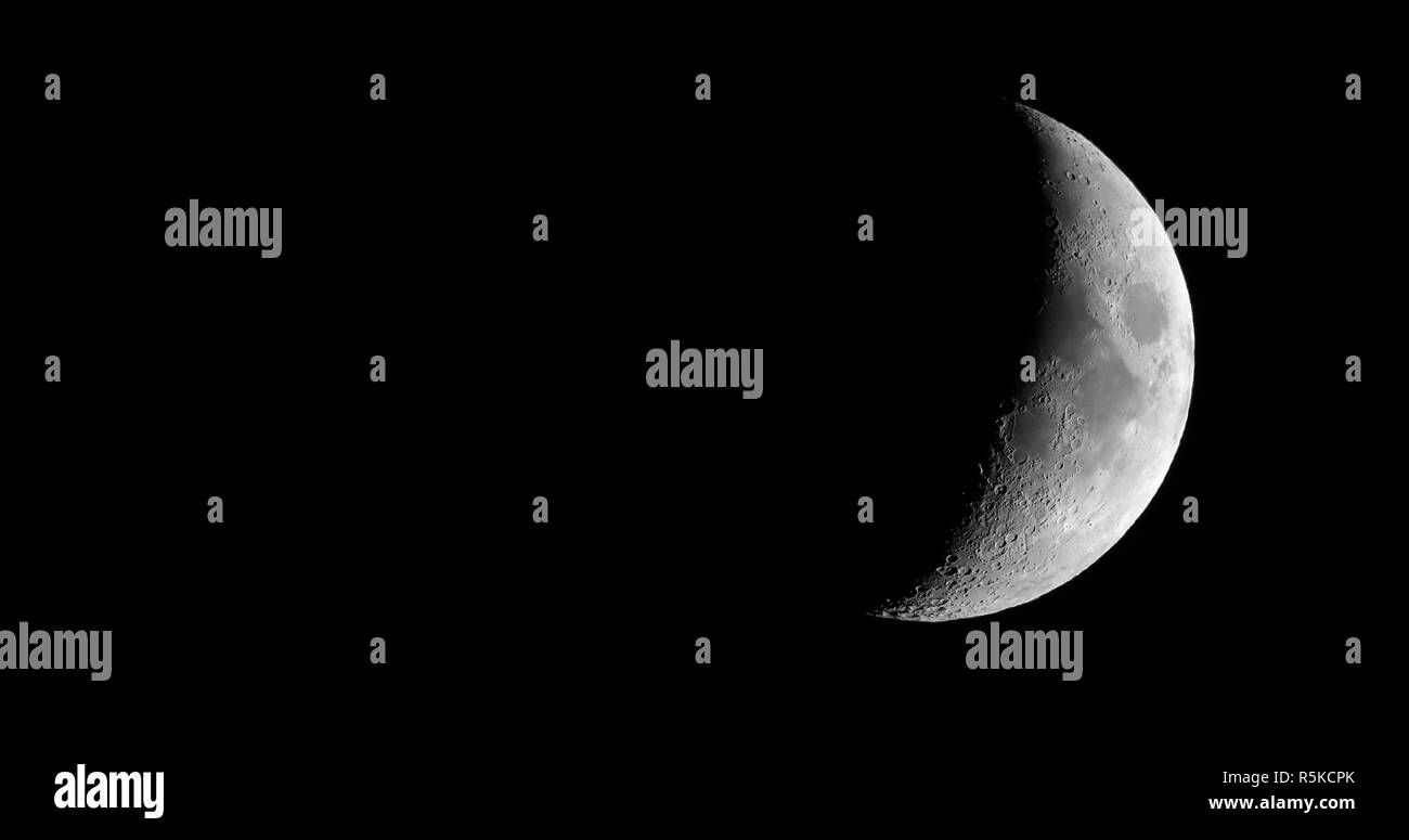 Luna crescente visto con telescopio Foto Stock