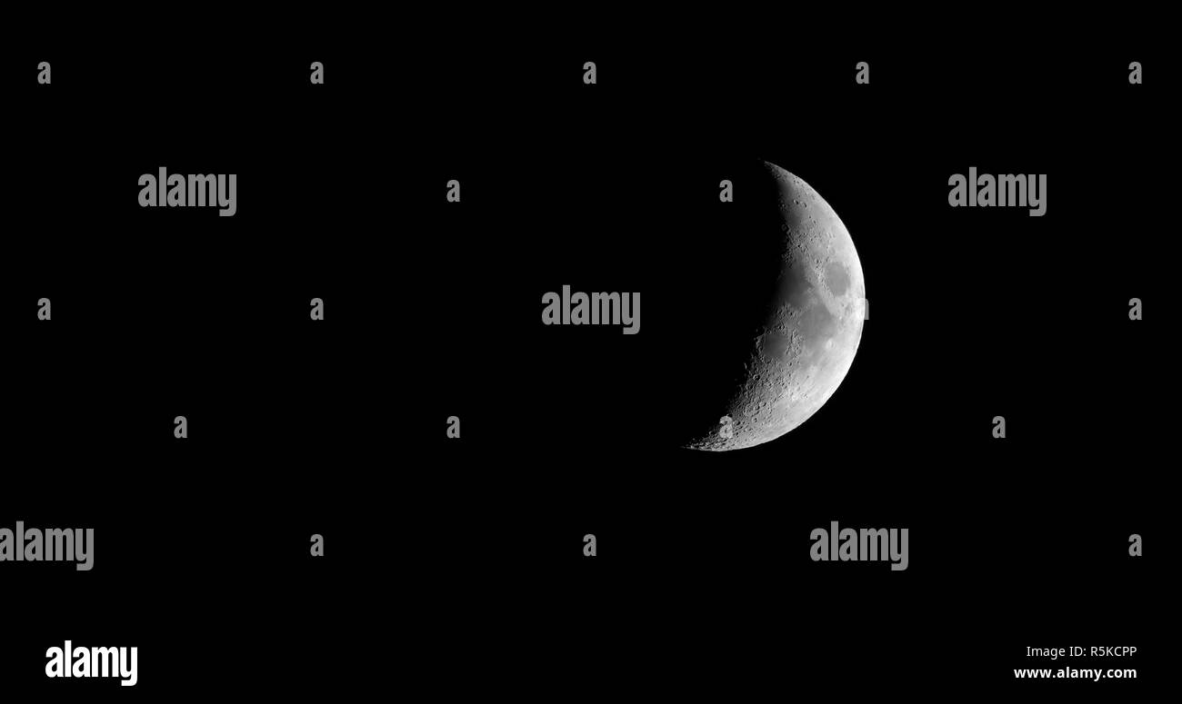 Luna crescente visto con telescopio Foto Stock