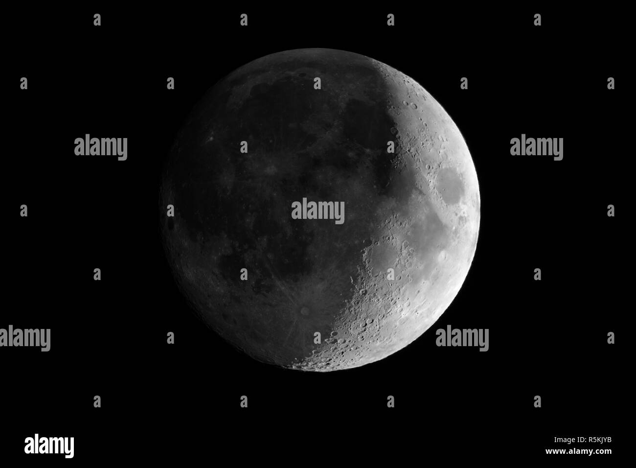 Luna crescente visto con telescopio Foto Stock