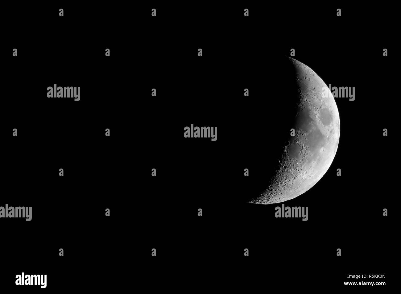 Luna crescente visto con telescopio Foto Stock