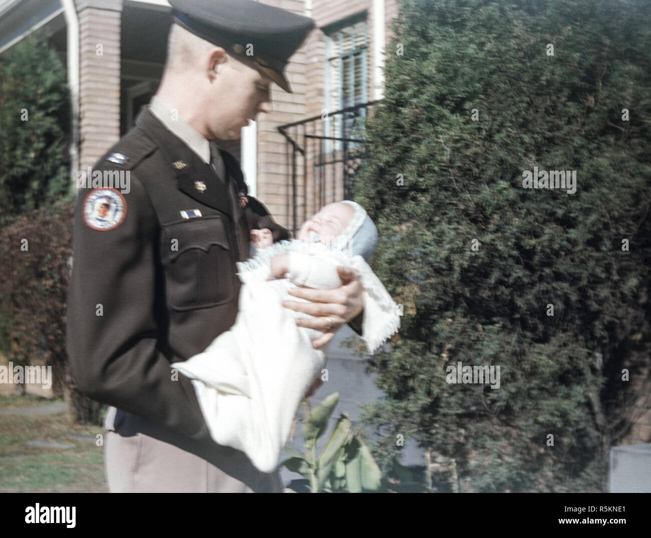 Padre con il nuovo nato figlio, 1948, STATI UNITI D'AMERICA Foto Stock