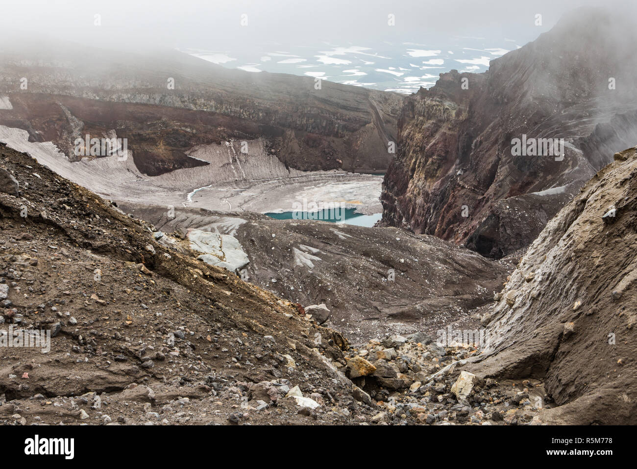 Il cratere del vulcano Gorely, Kamchatka, Russia Foto Stock