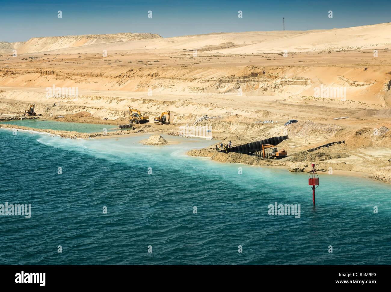 Esecuzione dei restanti lavori di costruzione della nuova estensione aperto il canale di Suez in agosto 2015 Foto Stock