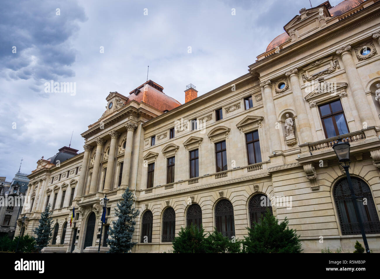 Il vecchio edificio che ospita il rumeno National Bank (BNR) nella città vecchia, Bucarest, Romania Foto Stock