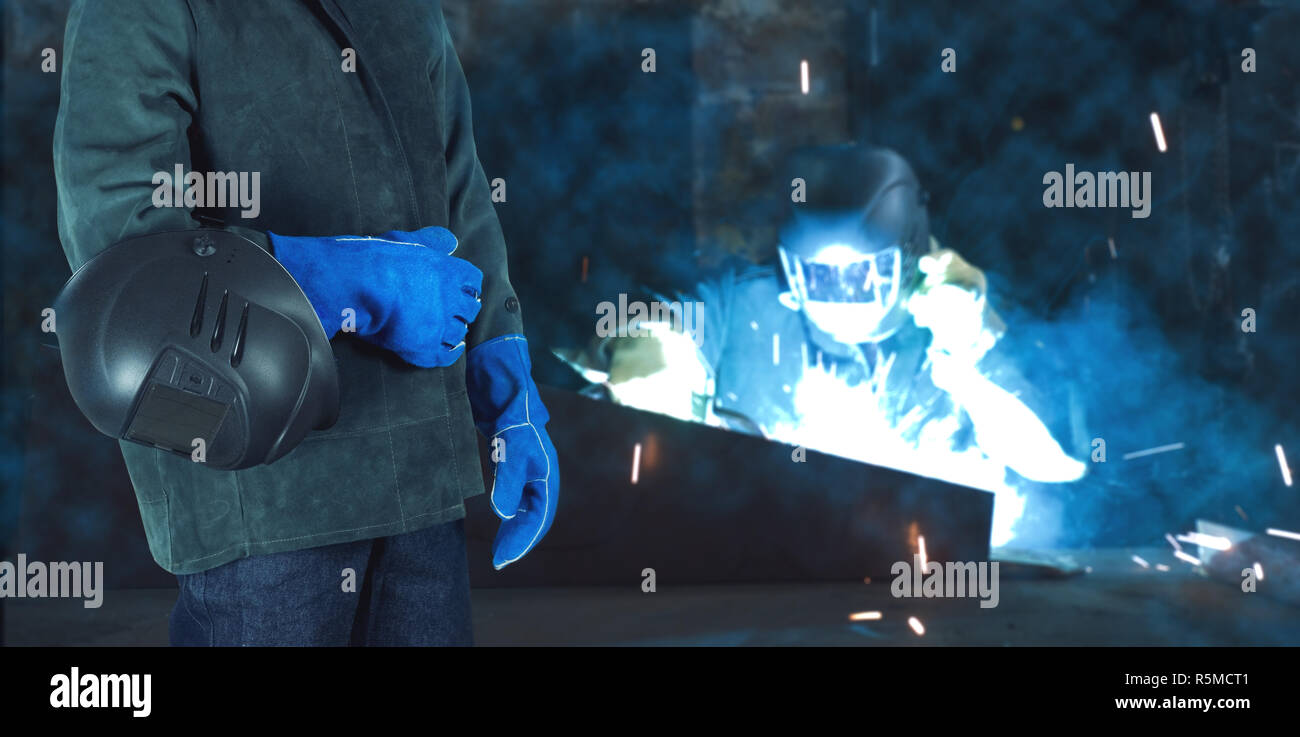 Saldatrice in fabbrica Foto Stock