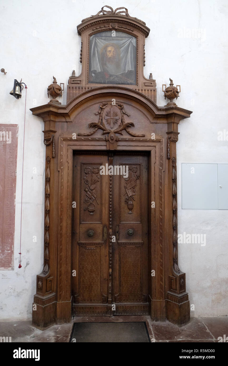 La porta della sacrestia, Abbazia Cistercense di Bronbach in Reicholzheim vicino Wertheim, Germania Foto Stock