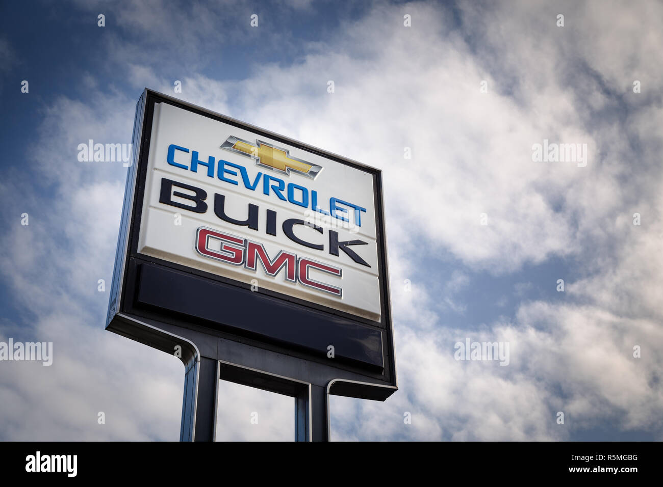 VANCOUVER, BC, Canada - Nov 29, 2018: Un General Motors concessionaria segno nei giorni dopo l'annuncio della GM di chiusure di impianti in Nord Americ Foto Stock