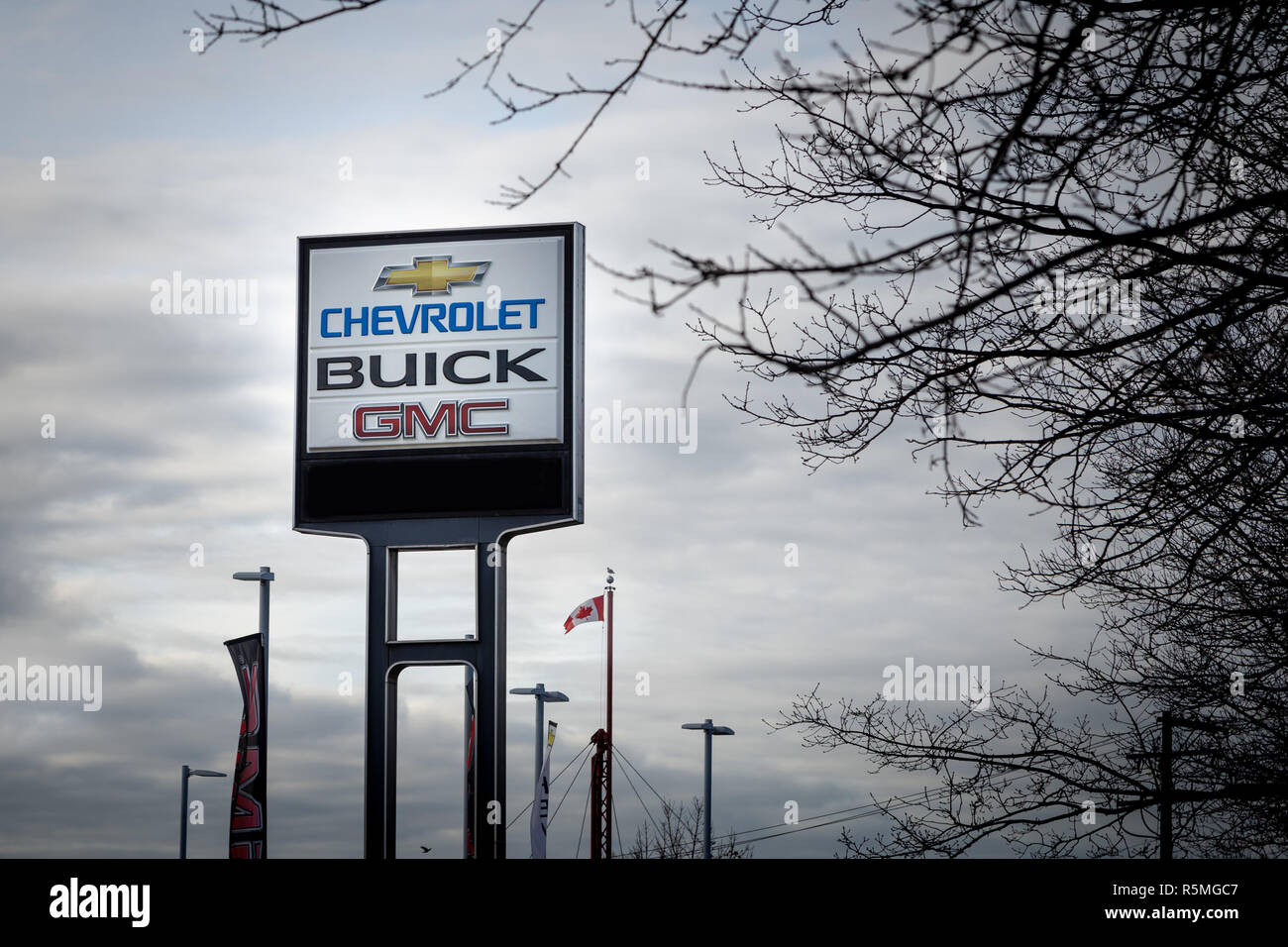 VANCOUVER, BC, Canada - Nov 29, 2018: Un General Motors concessionaria segno nei giorni dopo l'annuncio della GM di chiusure di impianti in Nord Americ Foto Stock