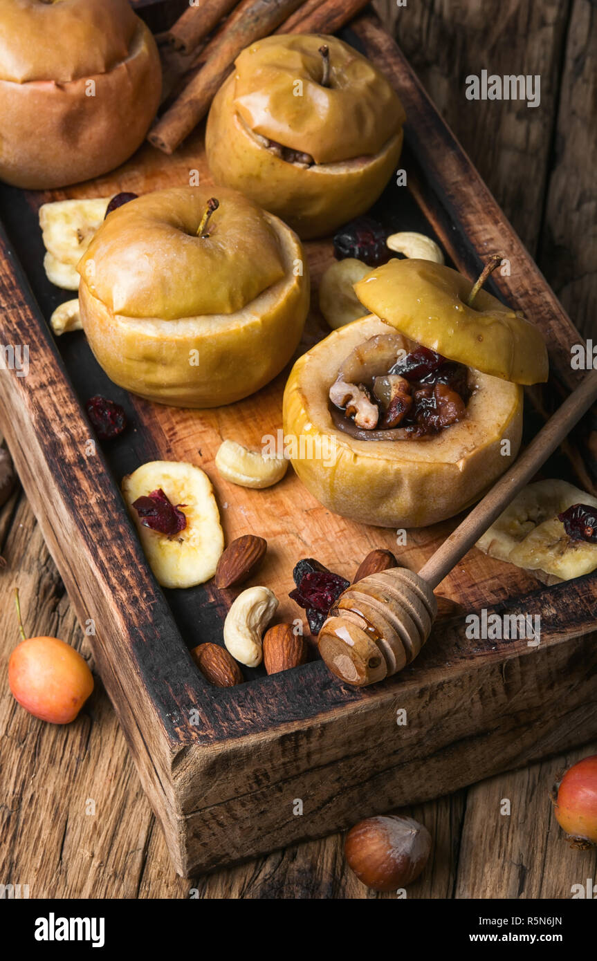 In autunno le mele cotte Foto Stock