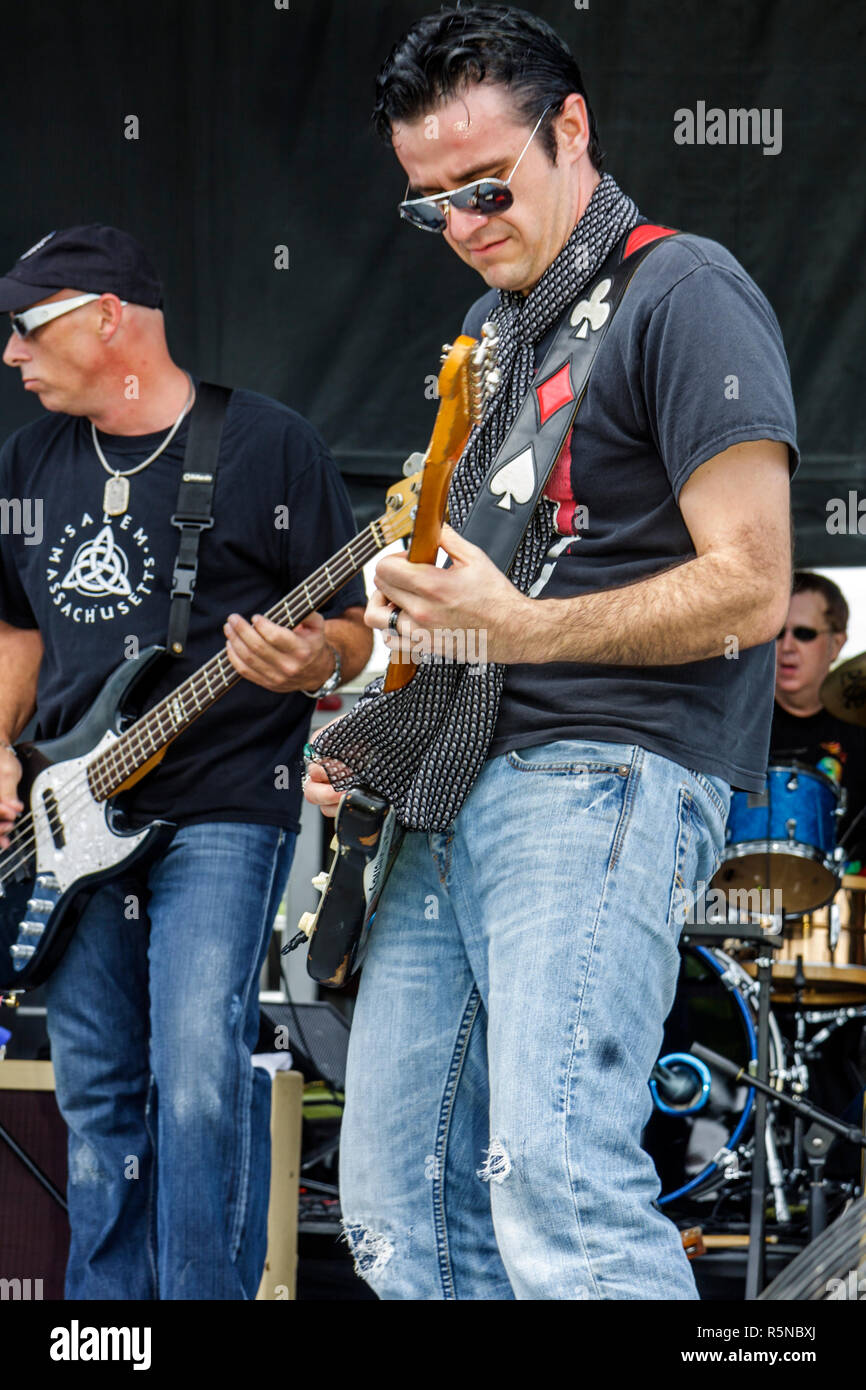 Miami Florida,Bicentennial Park,South Florida Rally for Recovery,evento della comunità,festival,dipendenza,abuso di dipendenza,uomo uomini maschio adulti,band,mus Foto Stock