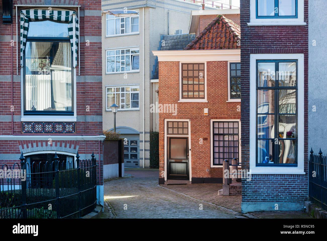 Strada con diverse case in Gorinchem Foto Stock