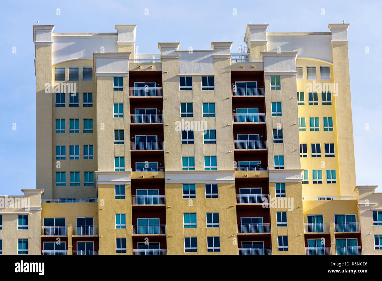Miami Florida, Coral Gables, grattacieli grattacieli edifici edificio condominio appartamenti residenziali alloggio, balcone, alto, Foto Stock