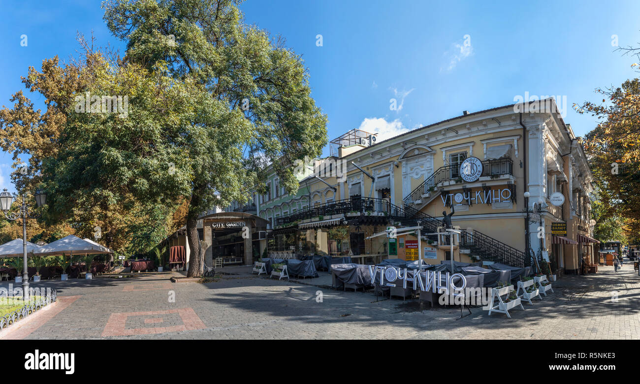 Odessa, Ucraina - 09.25.2018. Deribasovskaya street a Odessa, Ucraina. Il luogo più diffuso per i turisti Foto Stock