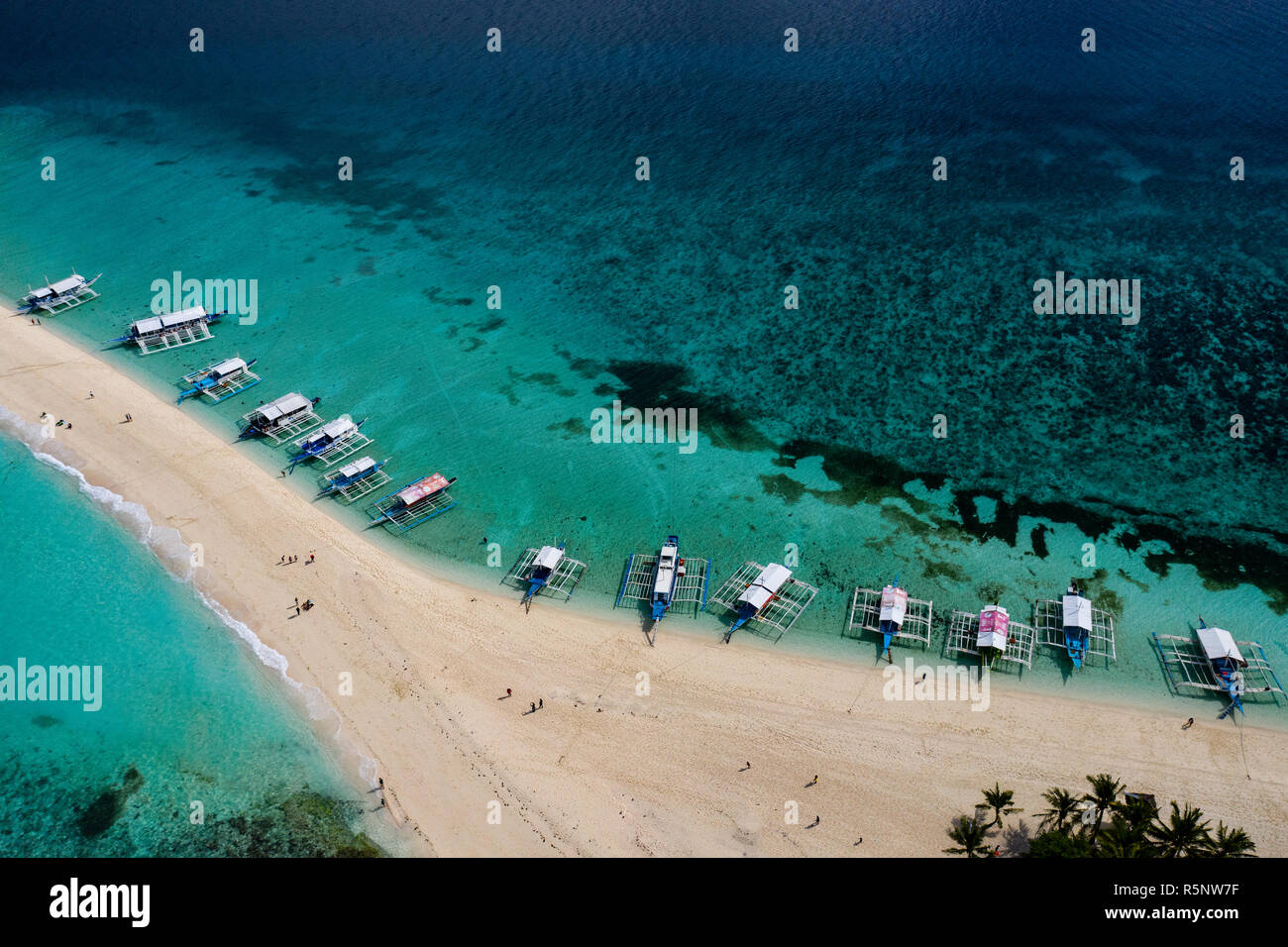 Vista aerea di barche ormeggiate a Isola Kalanggaman,Leyte,Filippine. Foto Stock