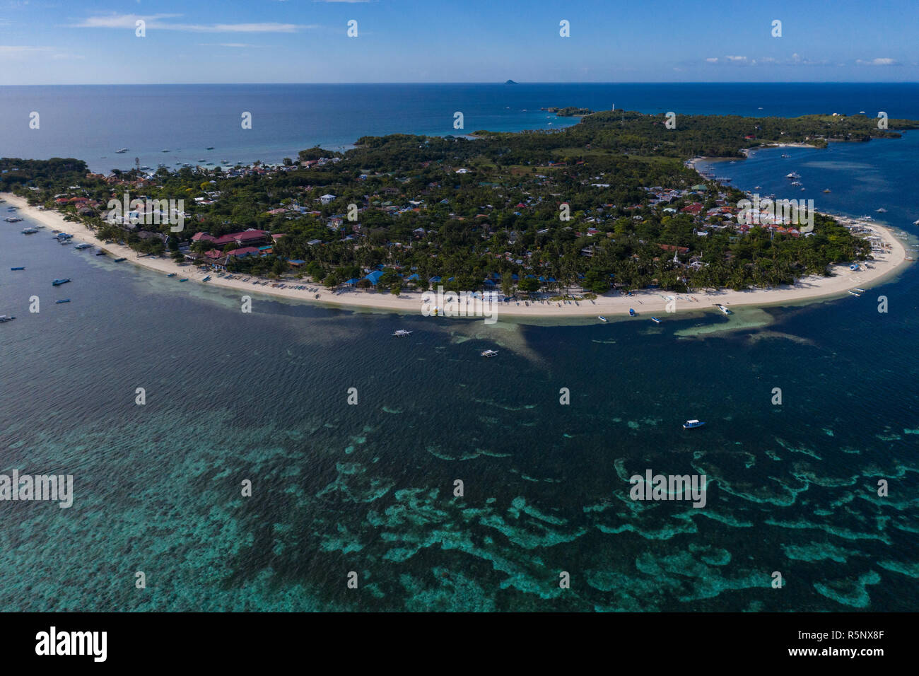 Malapascua Island, Cebu, famosa per le sue immersioni subacquee con squali di trebbiatura. Foto Stock