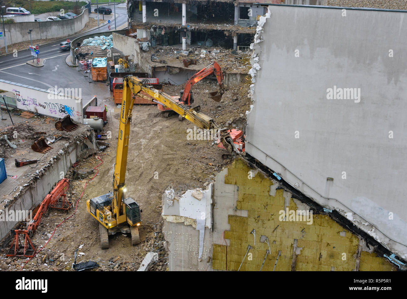 Wien, Vienna: non è più necessario il cinema in demolizione in 22. Donaustadt, Wien, Austria Foto Stock