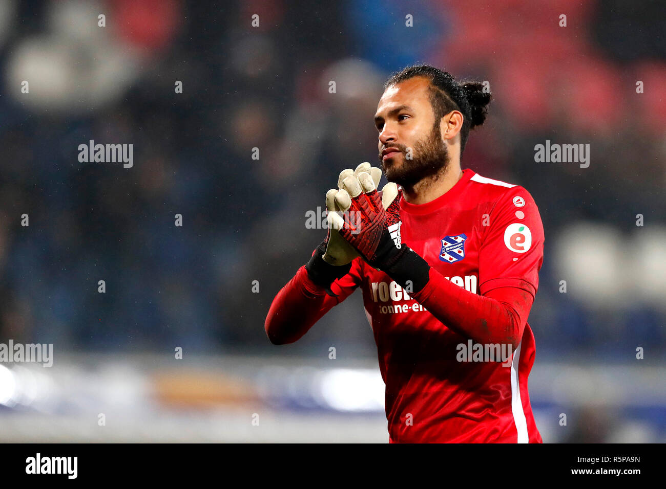 HEERENVEEN , Calcetto , 01-12-2018 , Abe Lenstra stadium , Stagione 2018 / 2019 , olandese Eredivisie, SC Heerenveen portiere Warner Hahn durante la partita SC Heerenveen - Fortuna Sittard Foto Stock