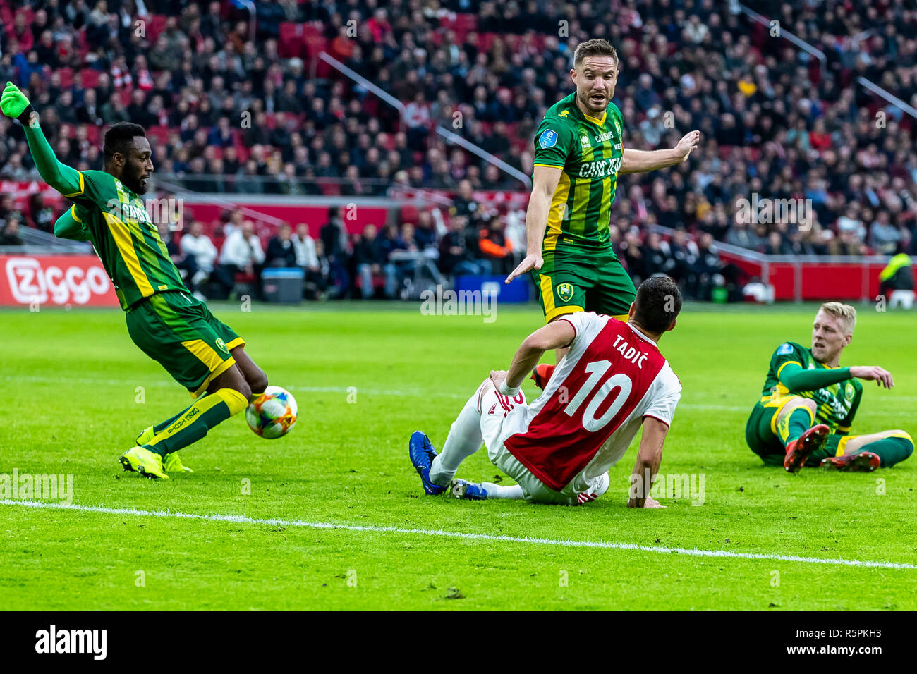 AMSTERDAM, Paesi Bassi, 02-12-2018, calcio, Johan Cruijff ArenA, eredivisie Olandese, stagione 2018/2019, , durante la partita Ajax - ADO, Punteggio finale : 5-1 Foto Stock