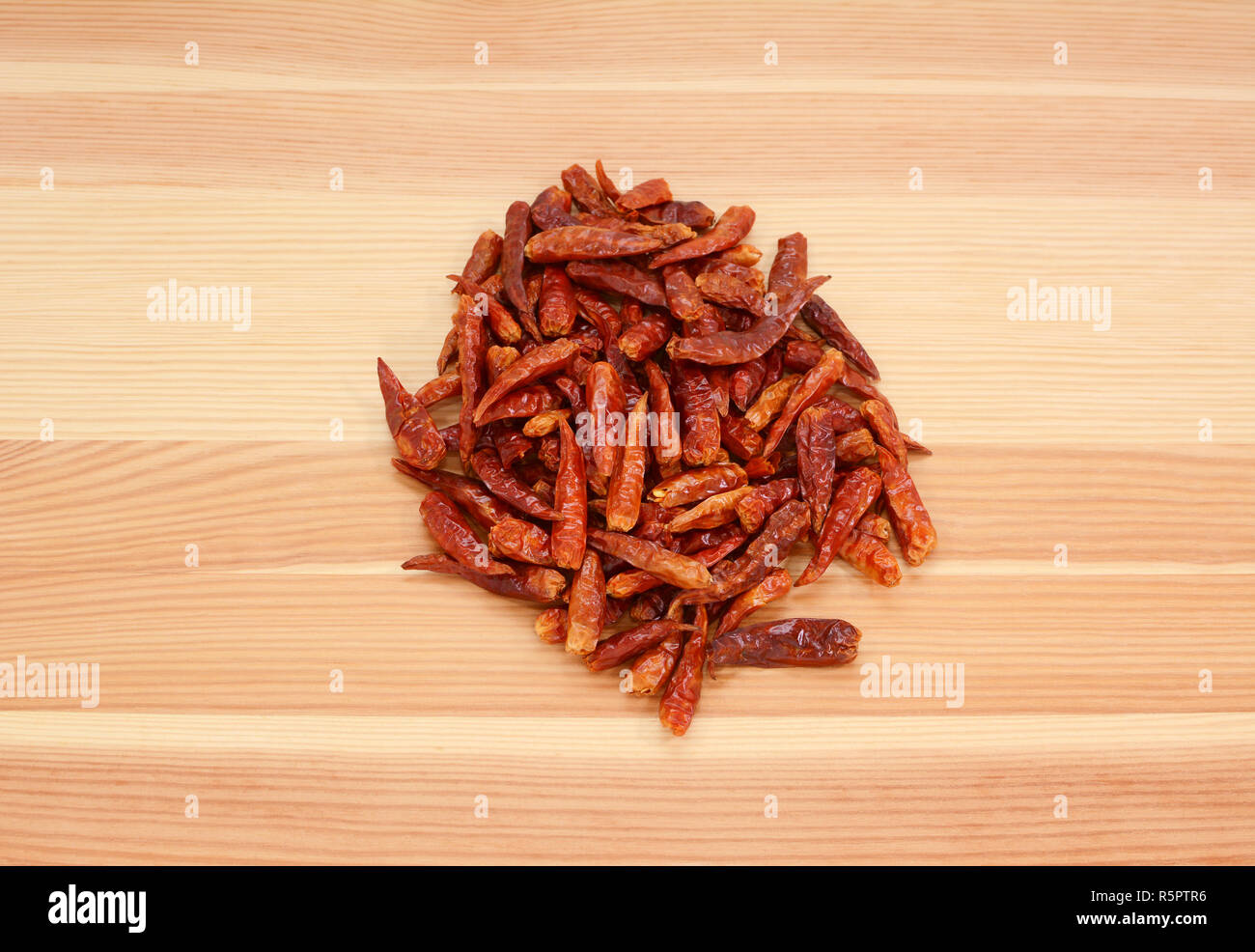 Birds Eye chilis su legno Foto Stock