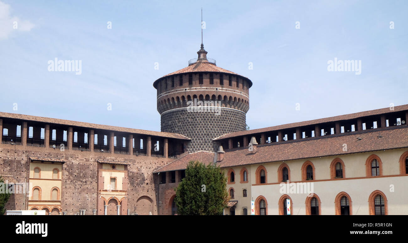 Castello Sforzesco di Milano, Italia, costruita nel XV secolo da Francesco Sforza, duca di Milano, sui resti di una trecentesca fortificazione Foto Stock
