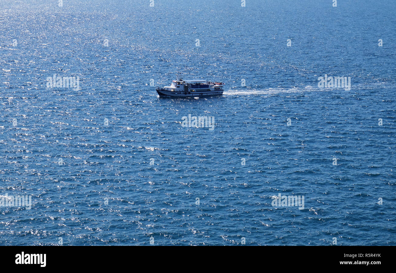 Touring tipica barca sul mare Adriatico a Portorose, Slovenia Foto Stock