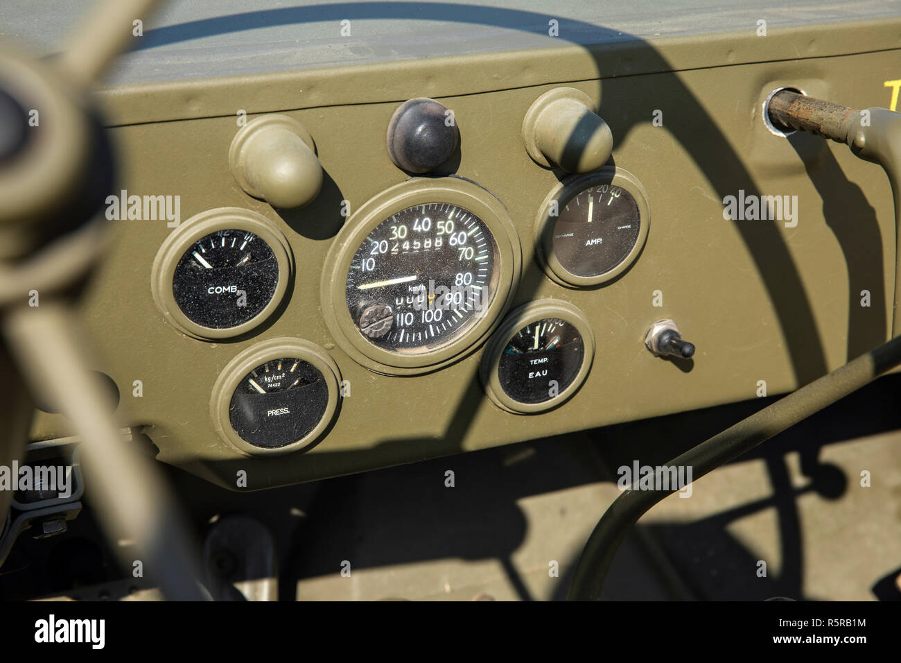 Cruscotto di verde militare kaki veicolo della seconda guerra mondiale Foto Stock