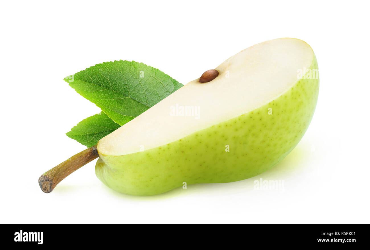 Pera isolato. Un pezzo di verde pera frutto isolato su sfondo bianco con tracciato di ritaglio Foto Stock