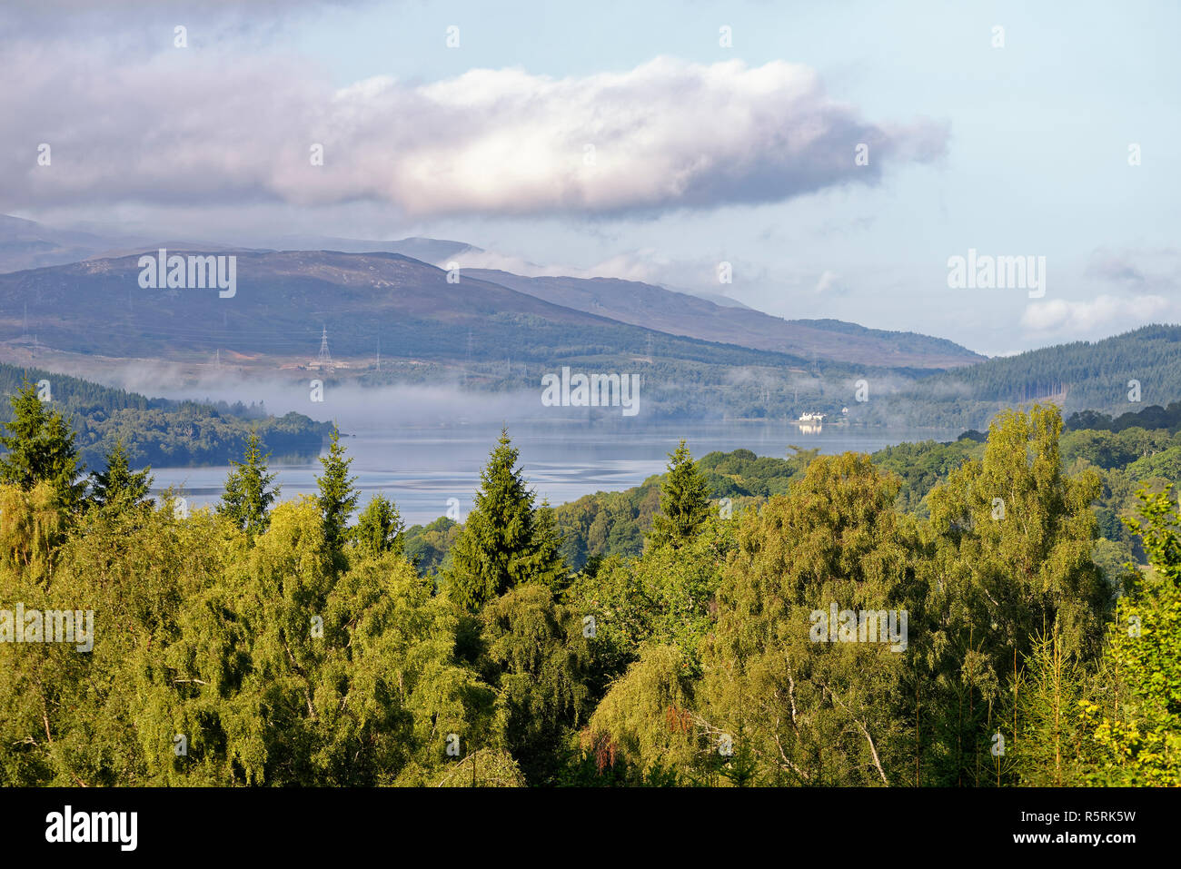 Nebbia di mattina su Loch Tummel, Perth & Kinross, Scozia Foto Stock