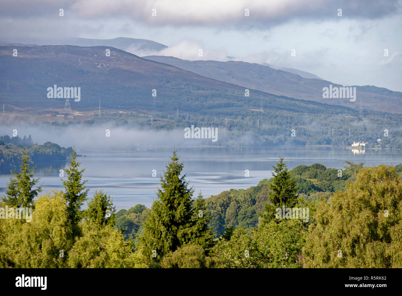 Nebbia di mattina su Loch Tummel, Perth & Kinross, Scozia Foto Stock