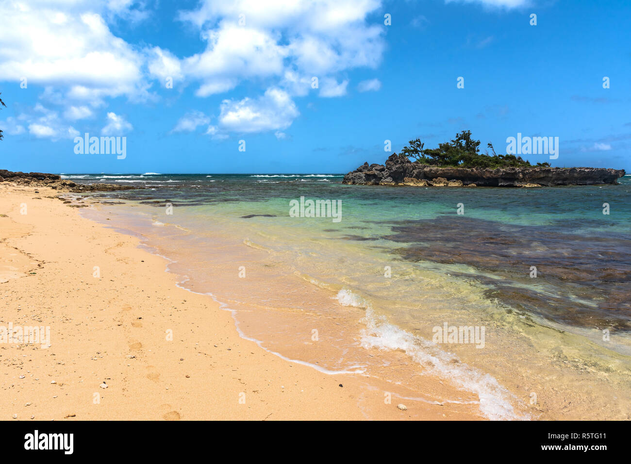 Vista della spiaggia di sabbia in North Shore Oahu, Hawaii Foto Stock