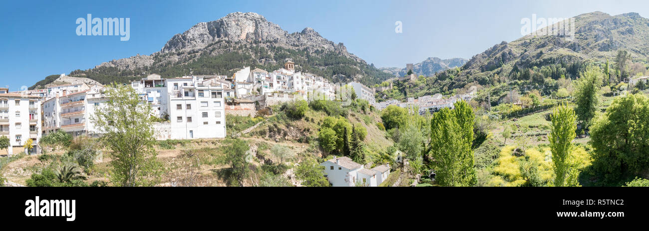 Vista panoramica del villaggio di Cazorla, nella Sierra de Cazorla, Jaen, Spagna Foto Stock