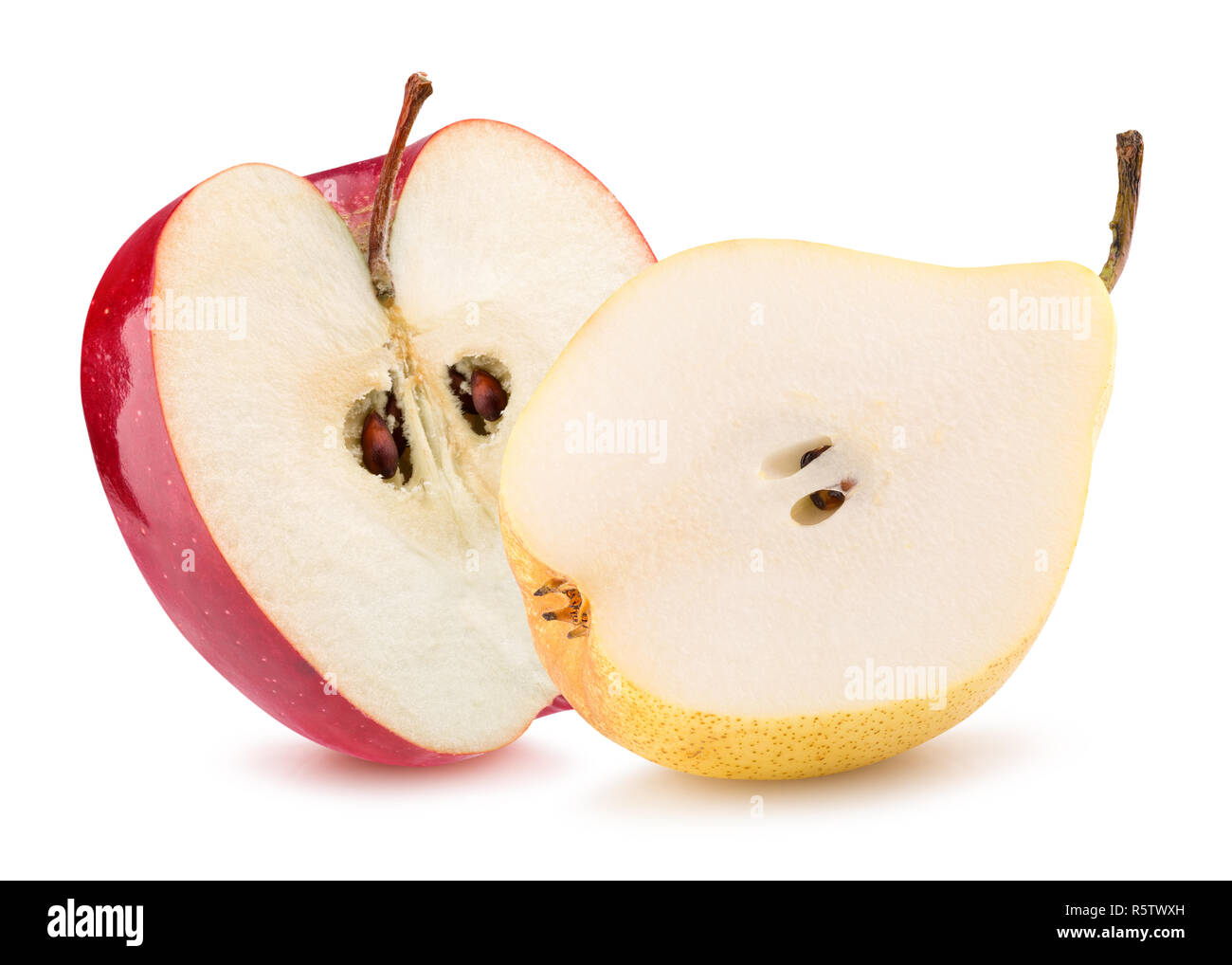 Semi di pera e mezza di apple isolato su uno sfondo bianco. Foto Stock