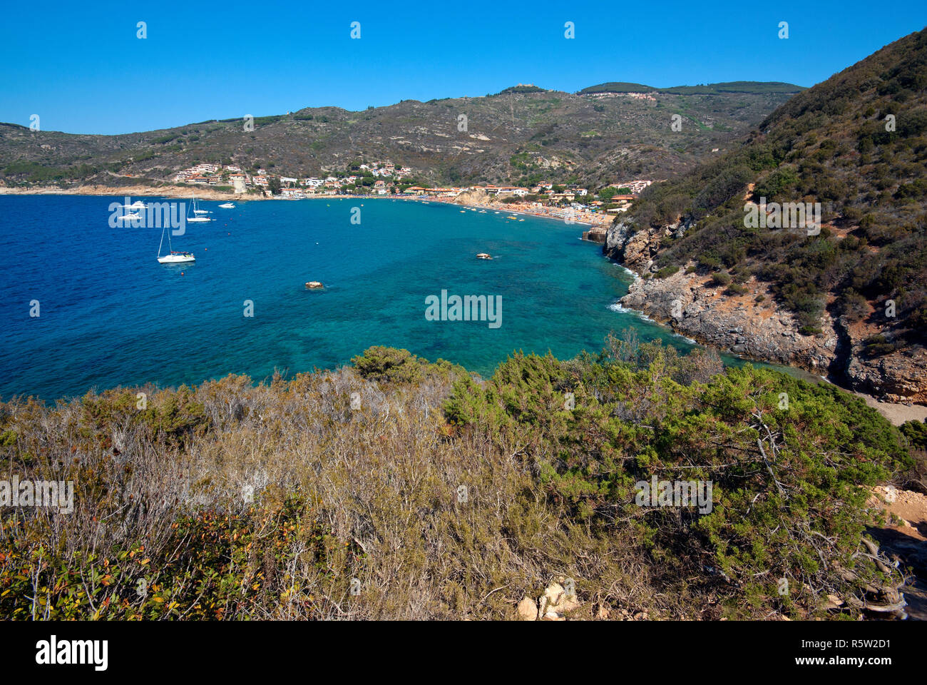 Isola Del Giglio Nella Distanza Giglio Campese Spiaggia E