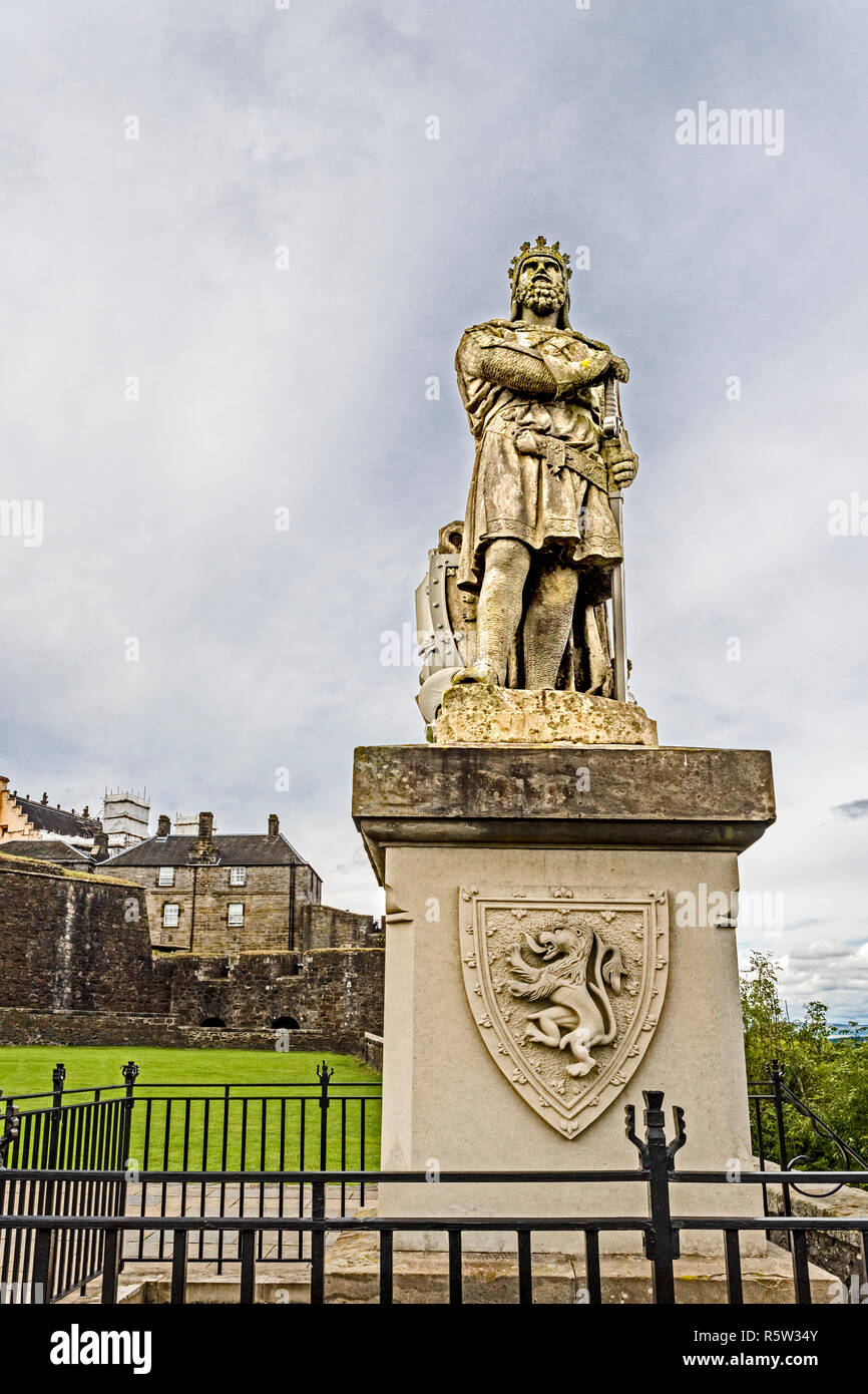 Il Castello di Stirling (Scozia): Re Roberto Bruce; Statua von Robert I., Robert the Bruce, König von Schottland Foto Stock