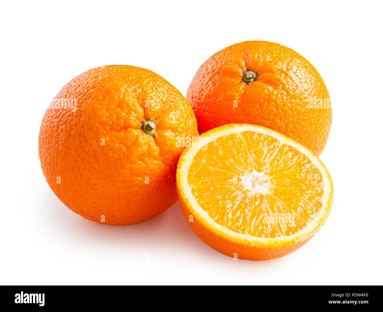 Arance. Arance mature isolati su sfondo bianco. Orange in un taglio Foto Stock