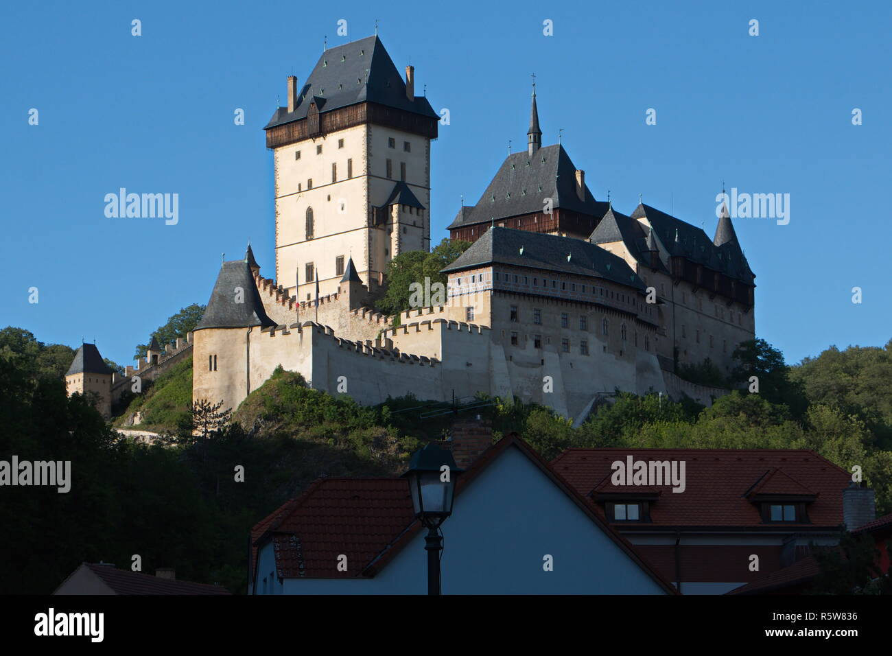 Il castello di karlstein vicino a Praga Foto Stock