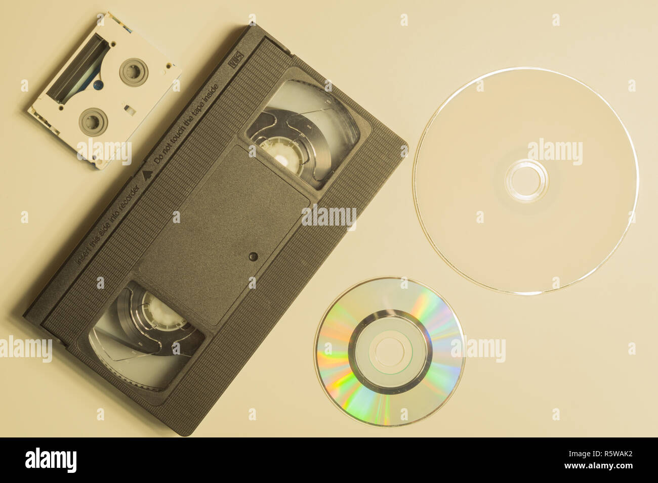 I vari tipi di supporto compact disc. nastro video. cassette video digitali Foto Stock