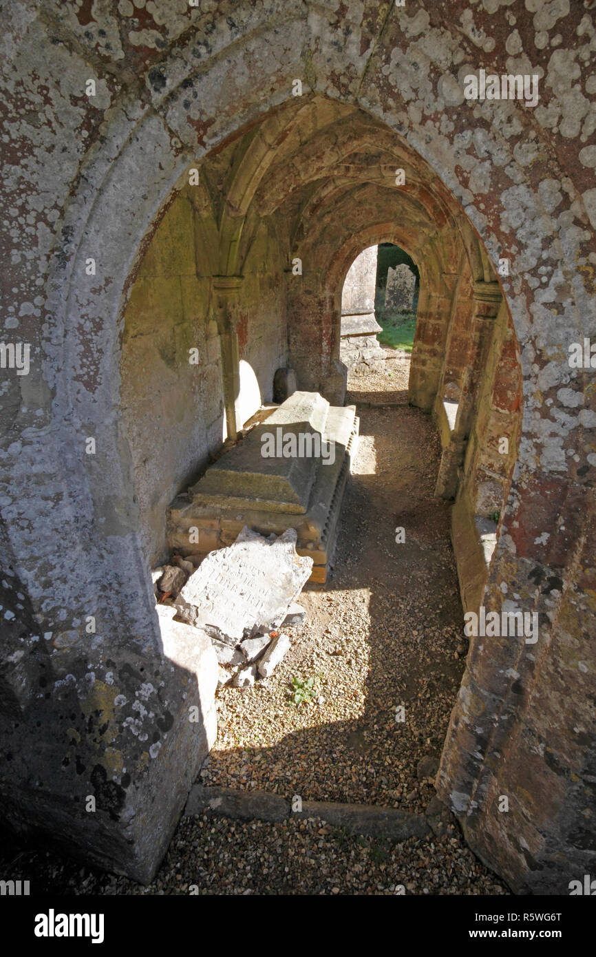Almonry, dove si è pensato che elemosina erano dstributed. Transetto meridionale. Chiesa Bishopstone, Wiltshire. Foto Stock