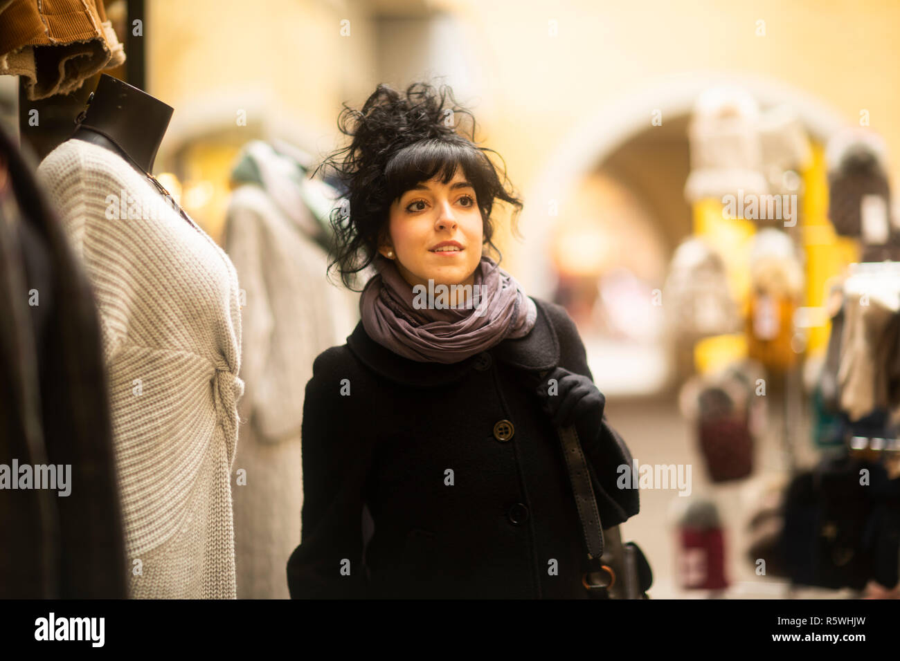 Abiti donna shopping, Germania Foto Stock