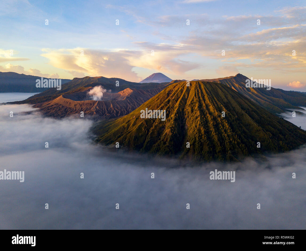 Sunrise al bromo Tengger Semeru National Park in East Java, Indonesia Foto Stock