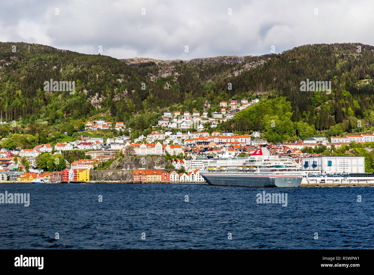 Vista dall'acqua della città di Bergen, Norvegia. Foto Stock