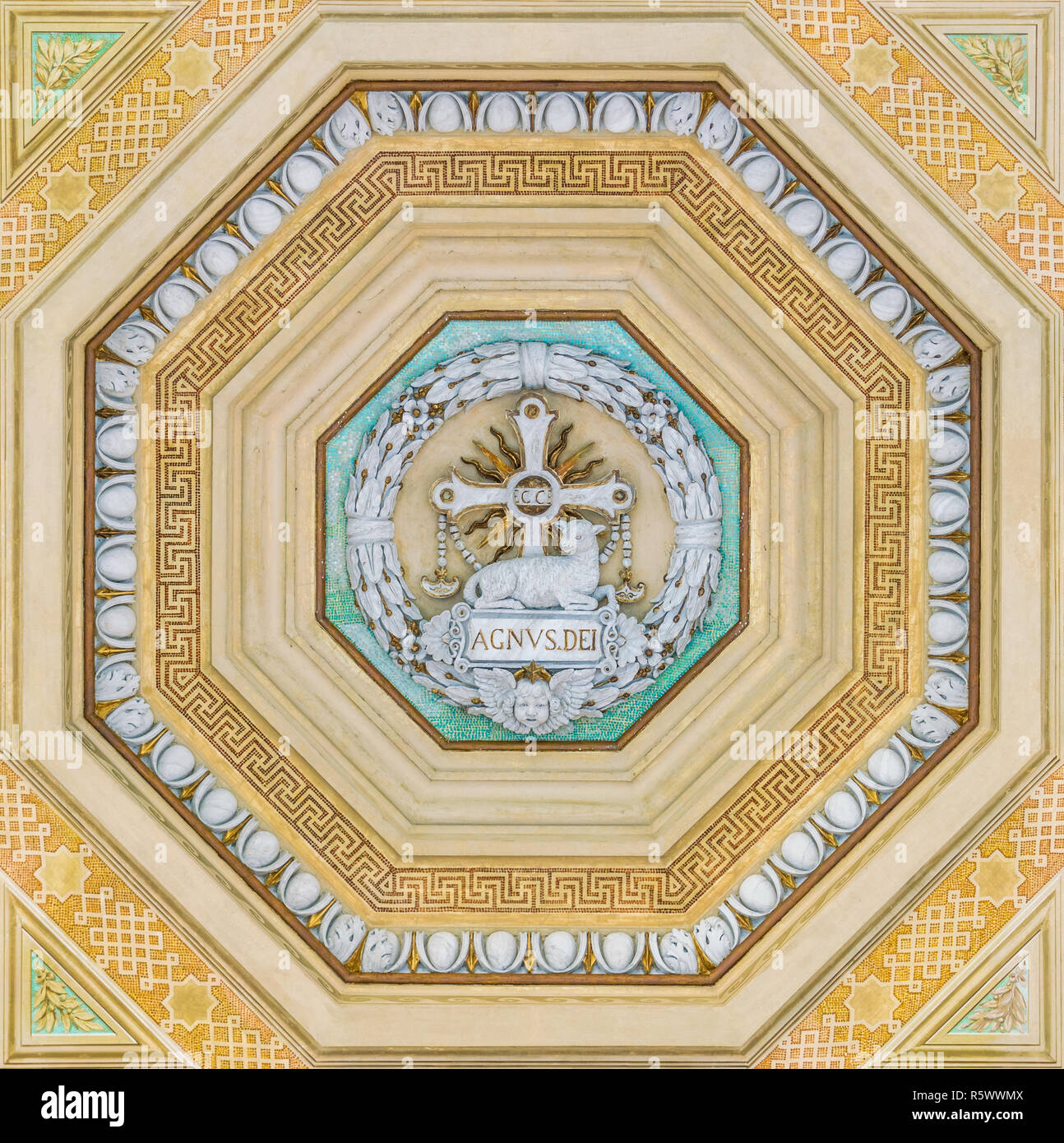 Decorazione dal soffitto del portico della Basilica di San Paolo fuori le mura. Roma, Italia. Foto Stock