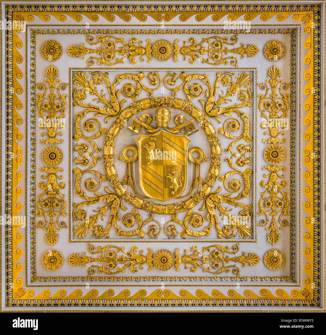 Pio IX lo stemma dal soffitto della Basilica di San Paolo fuori le Mura a Roma. Foto Stock