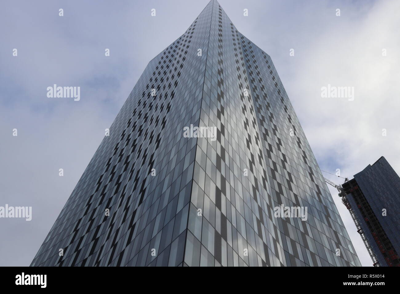 Alto e moderno edificio di uffici a Manchester in Inghilterra, Regno Unito Foto Stock