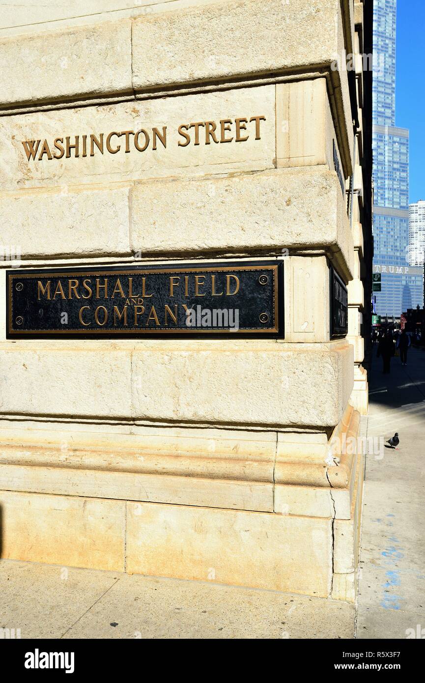 Chicago, Illinois, Stati Uniti d'America. Punto di riferimento alle targhe commemorative su uno dei quattro angoli del campo di Marshall e costruzione della società in Chicago Loop del. Foto Stock