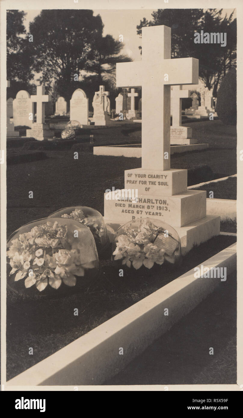 * Vintage Shanklin, Isle of Wight Cartolina fotografica che mostra la tomba di Jane Charlton morto l'8 marzo 1913 di età compresa tra 67 anni. Foto Stock